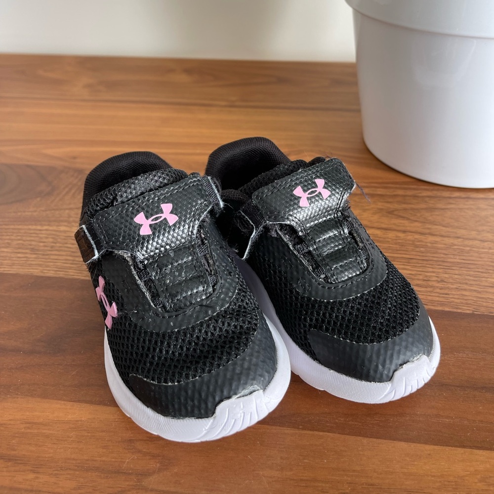 Under Armour kids shoes size 7